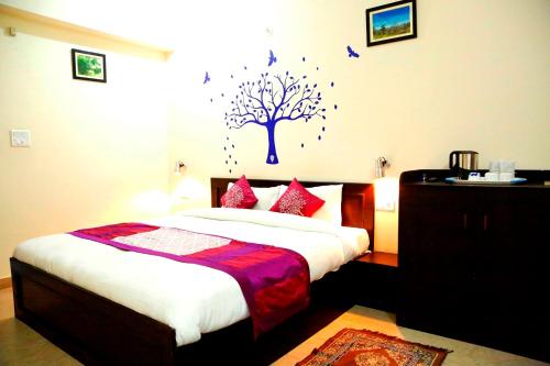 hotel avlokan near kainchi dham mandir
