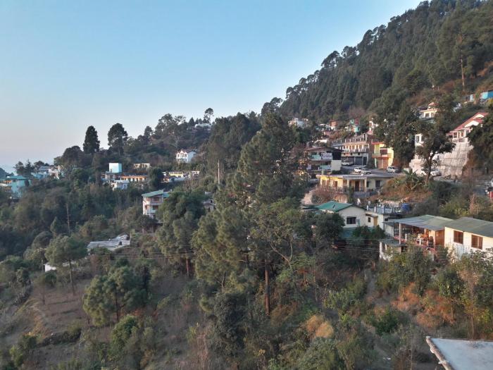 hotel avlokan near kainchi dham mandir