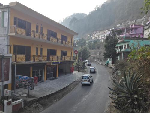 hotel avlokan near kainchi dham mandir