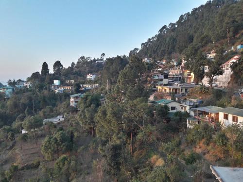 hotel avlokan near kainchi dham mandir