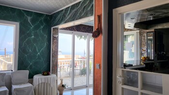 studio quiet and peaceful and very relaxing with kitchen shared pool and ac