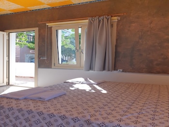 studio quiet and peaceful and very relaxing with kitchen shared pool and ac