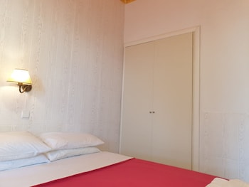 studio quiet and peaceful and very relaxing with kitchen shared pool and ac