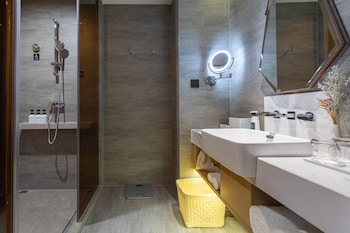 atour hotel jiangxia metro station