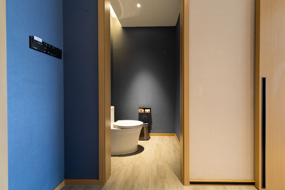 atour hotel jiangxia metro station