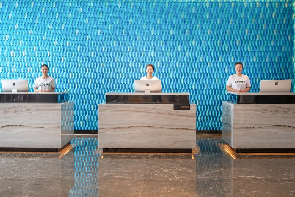 atour hotel jiangxia metro station