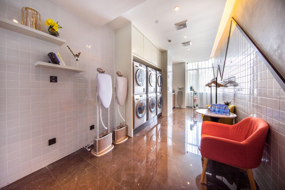 atour hotel jiangxia metro station