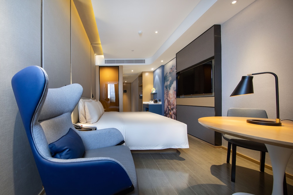 atour hotel jiangxia metro station