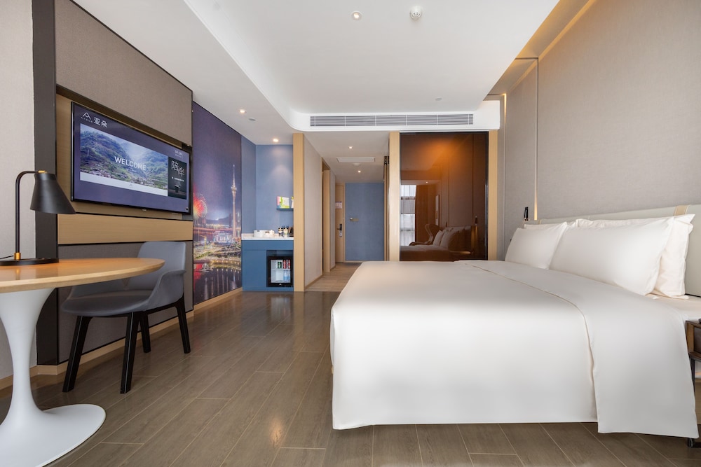 atour hotel jiangxia metro station