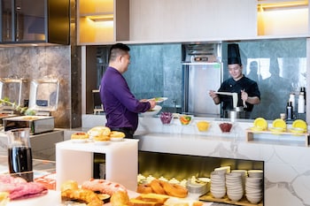 atour hotel jiangxia metro station