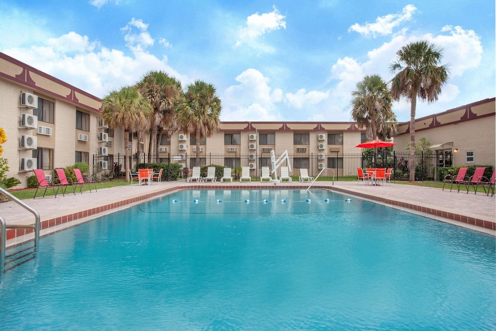 space coast hotel titusville kennedy space center