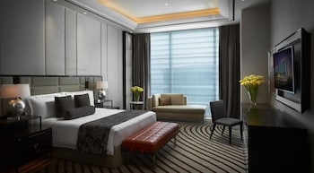 solaire resort entertainment city