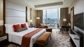 solaire resort entertainment city