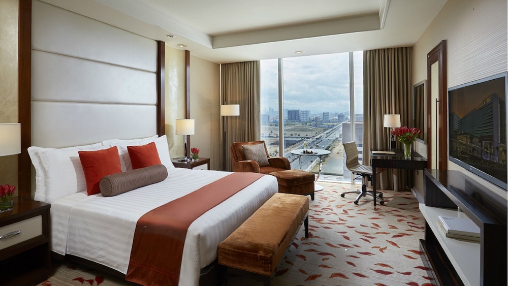 solaire resort entertainment city