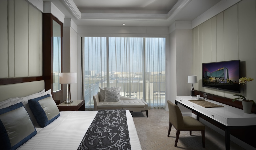 solaire resort entertainment city