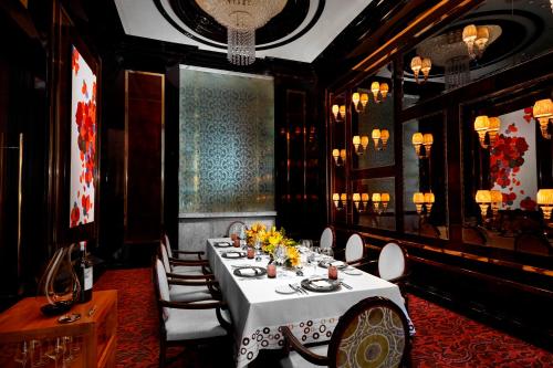 solaire resort entertainment city