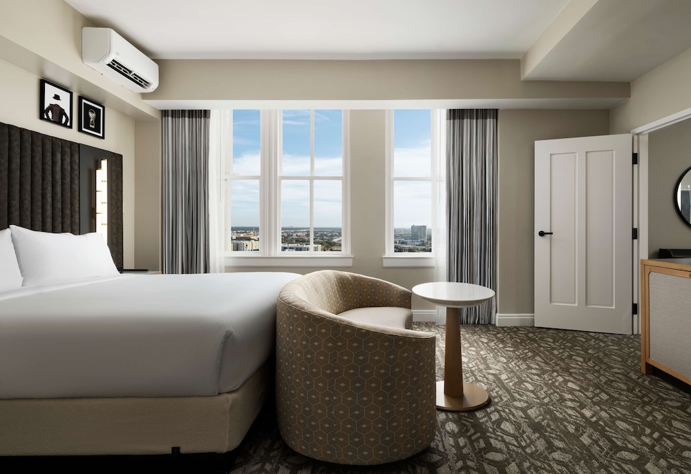 hotel flor tampa downtown tapestry collection by hilton
