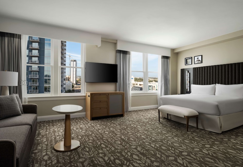 hotel flor tampa downtown tapestry collection by hilton