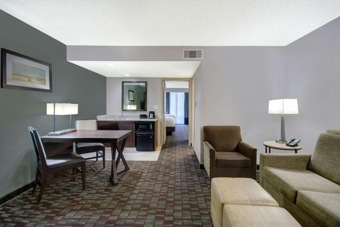 embassy suites by hilton jacksonville baymeadows