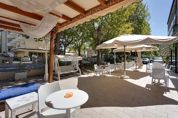 gadames hotel lunch on the beach