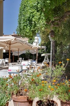 gadames hotel lunch on the beach