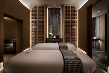 fairmont century plaza gold experience