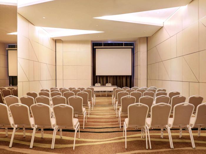 ibis styles jakarta gajah mada hotel