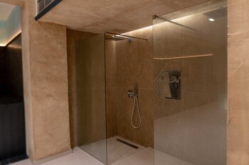 mirror hotel