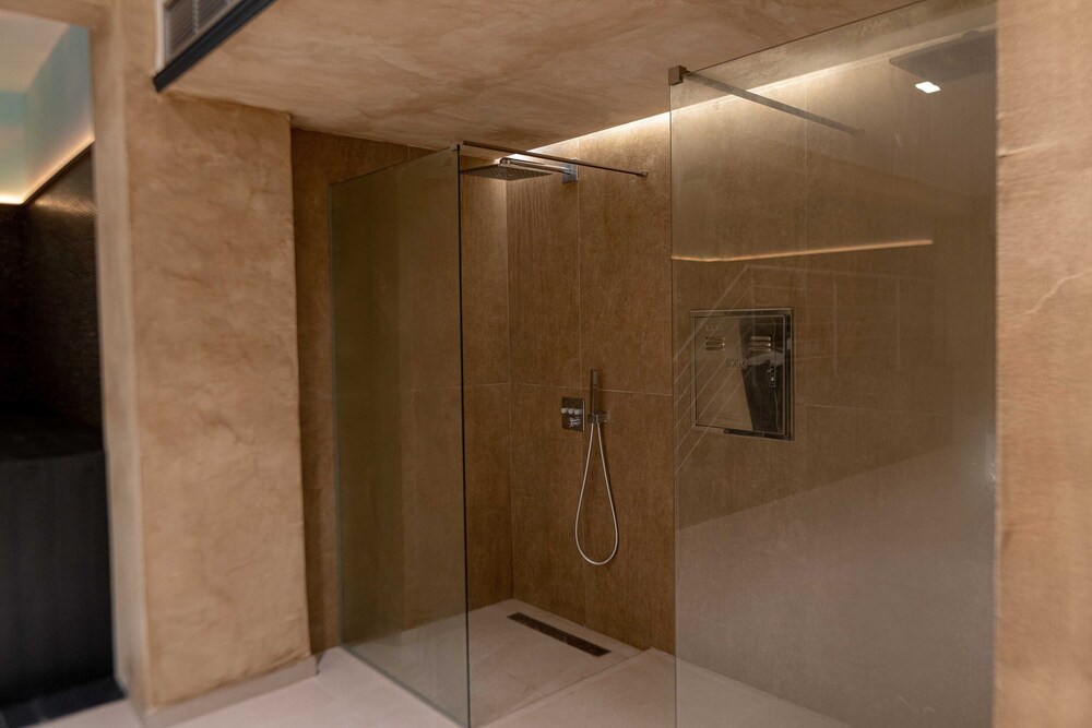 mirror hotel