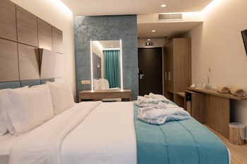 mirror hotel