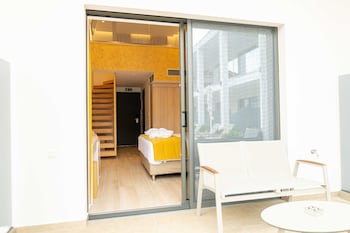 mirror hotel