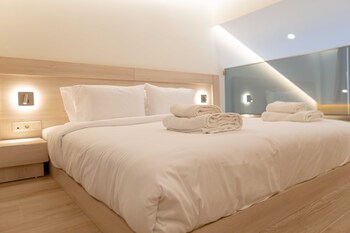 mirror hotel