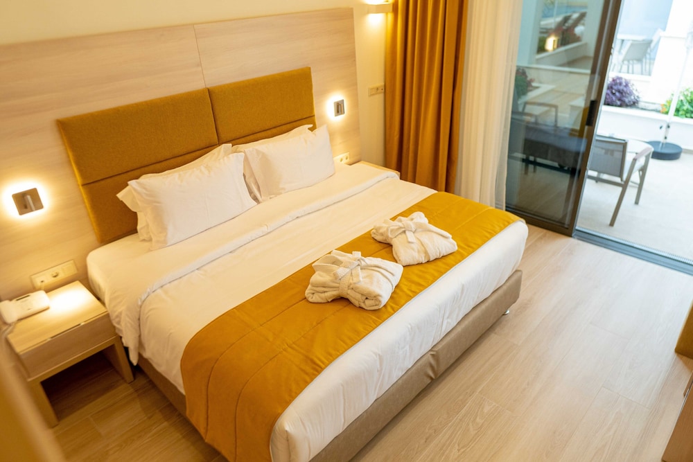 mirror hotel