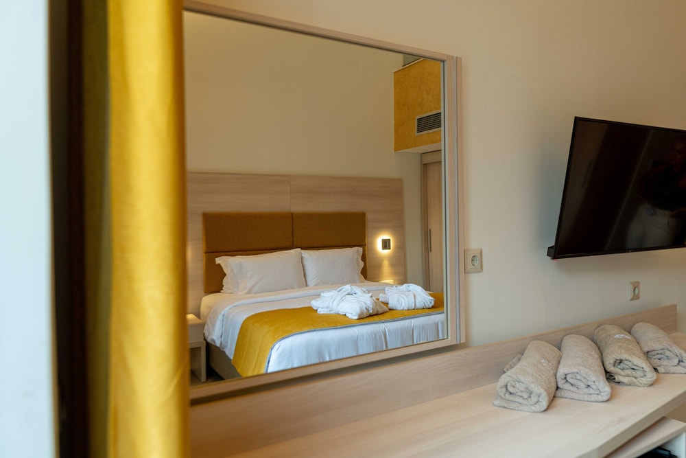 mirror hotel