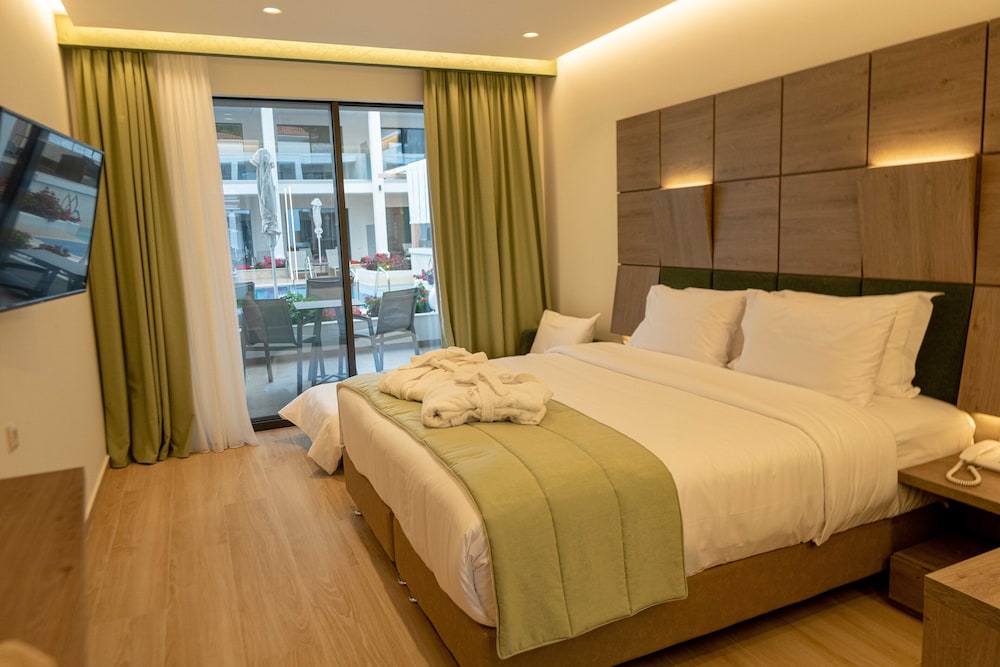 mirror hotel