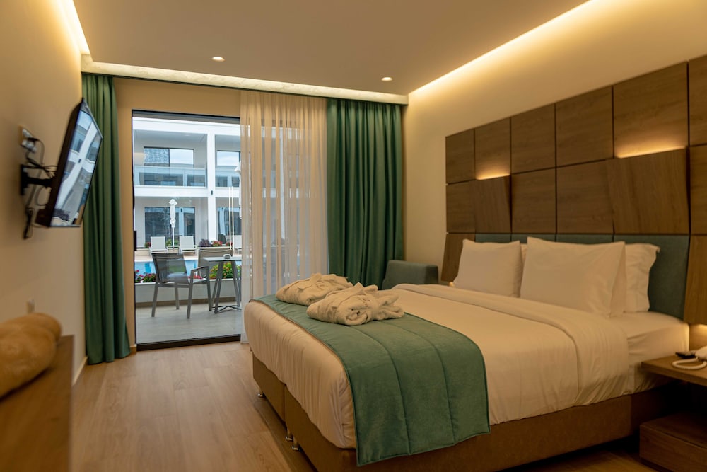 mirror hotel