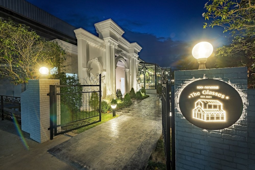 nine river hotel