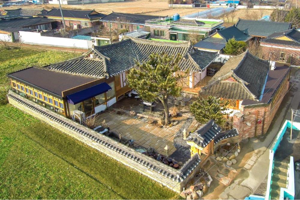 gyeongju hanokstay hangbokhanzip