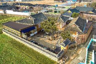gyeongju hanokstay hangbokhanzip