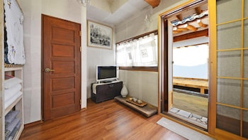gyeongju hanokstay hangbokhanzip