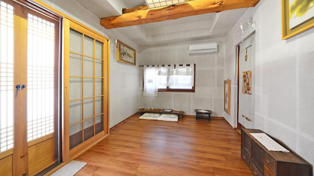 gyeongju hanokstay hangbokhanzip