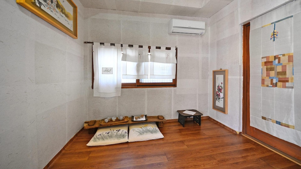 gyeongju hanokstay hangbokhanzip