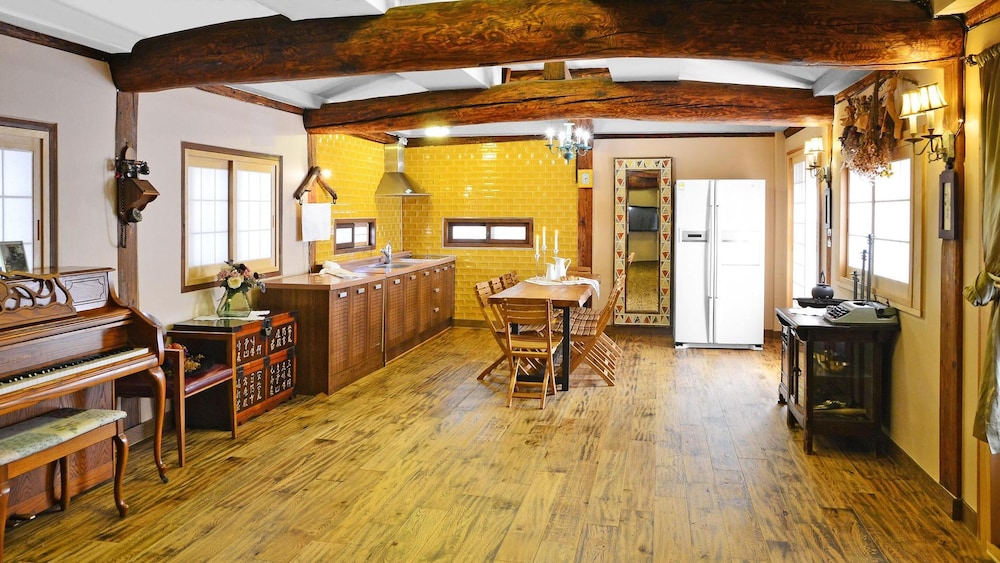 gyeongju hanokstay hangbokhanzip