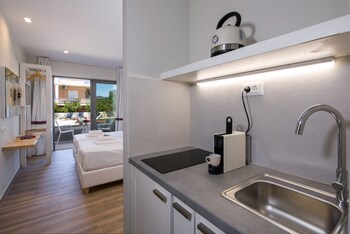 eleanthi modern living