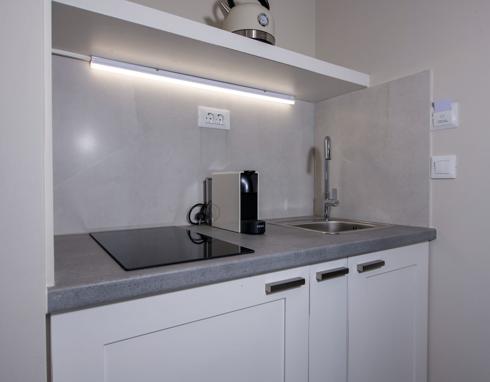 eleanthi modern living