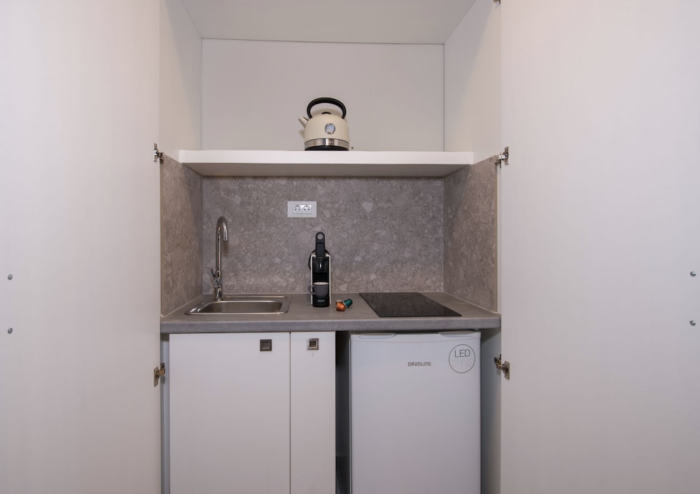 eleanthi modern living