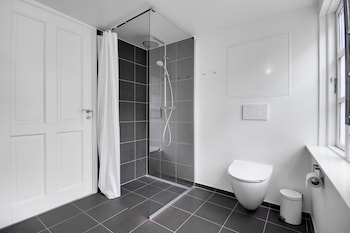 sanders regent chic 3 bdr apt w balcony