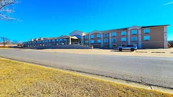 Fairbridge Inn & Suites Canadian,Hemphill>>Canadian,2.5 star