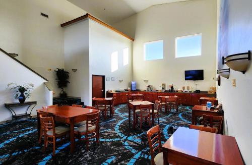 fairbridge inn and suites canadian