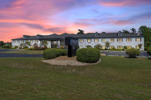 blue water inn and suites bw signature collection